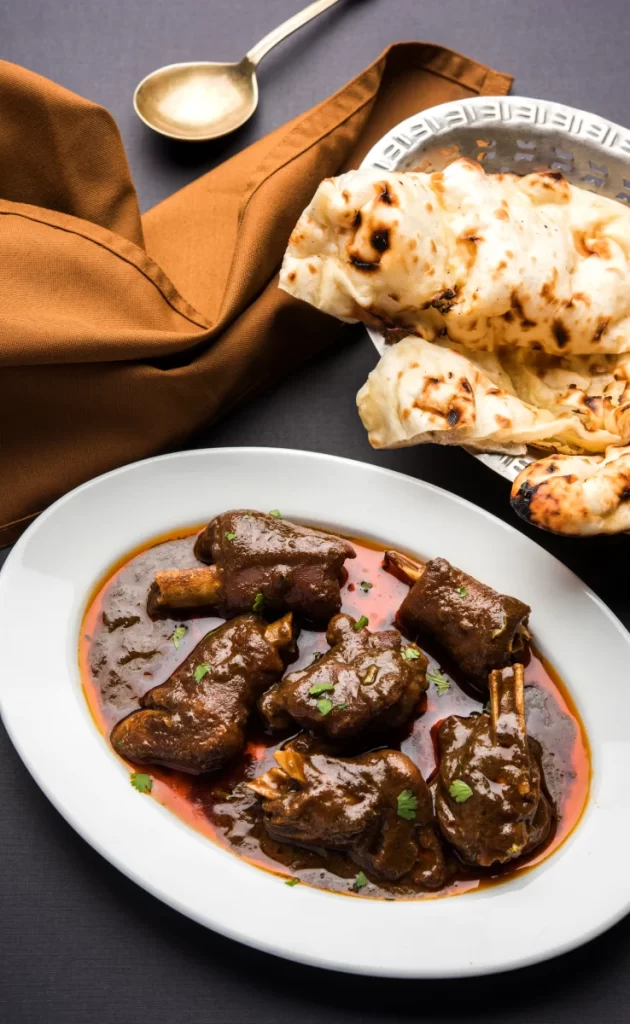 lamb-mutton-shank-also-known-as-gosht-paya-khoor-curry-served-with-indian-wheat-roti-selective-focus